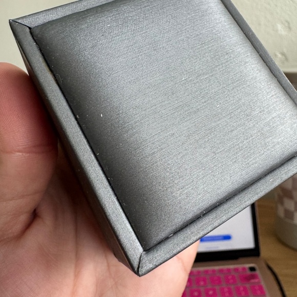 Set of 5 Velvet Ring Boxes – New & Elegant – Jewelry Storage, Gifts or Proposals - Picture 11 of 12